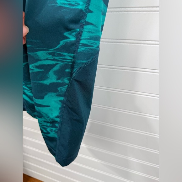 Nike Pro women’s blue & green Dri Fit cropped leggings. Size XS. - Picture 6 of 7